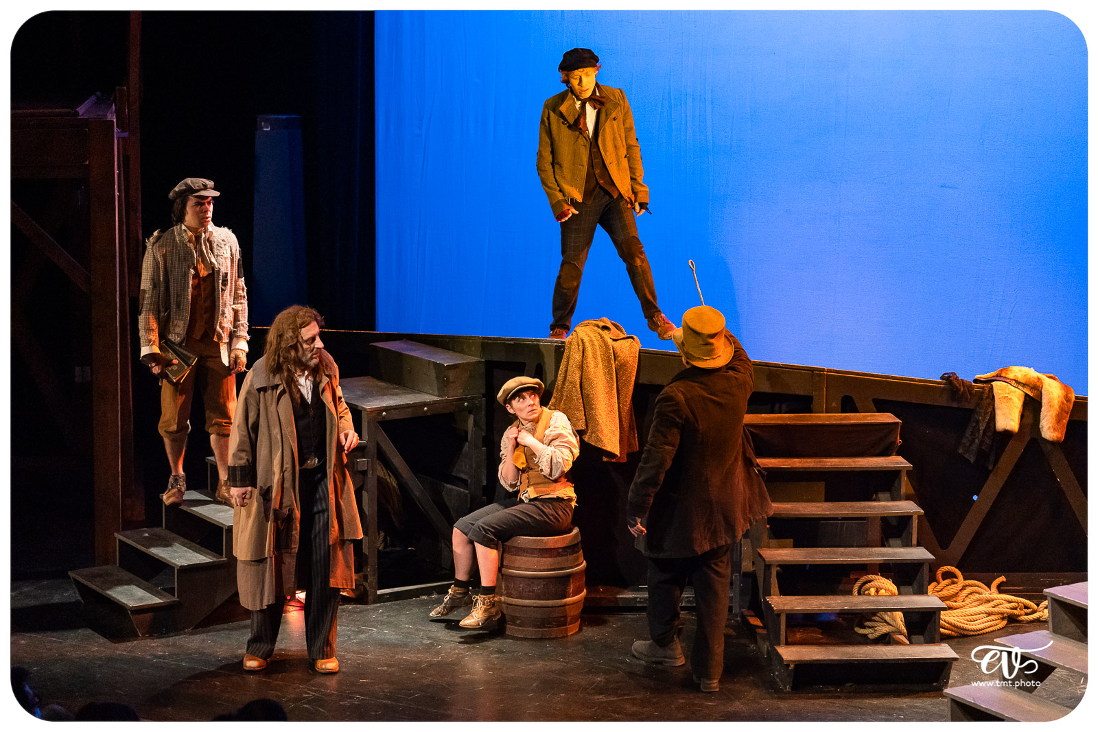 OLIVER TWIST (CIE LA MESNIE H.)